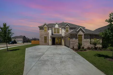 901 Michelle Dr, Midlothian, TX 76065