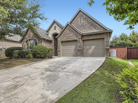 2557 Flowing Springs Dr, Fort Worth, TX 76177