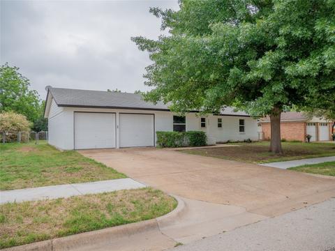 309 E Bovell St, Crowley, TX 76036