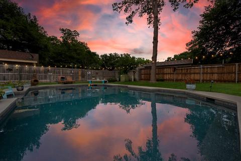 2116 Meadowlake Ct, Arlington, TX 76013