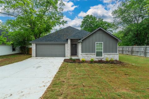 109 N 3rd St, Celeste, TX 75423