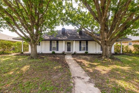 530 Country View Ln, Garland, TX 75043