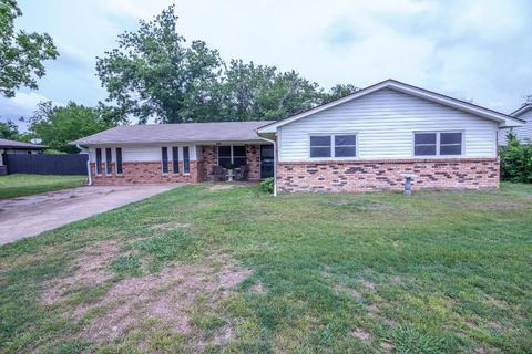 1605 Anthony St, Kaufman, TX 75142