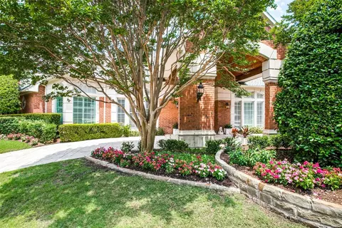22 Downs Lake Cir, Dallas, TX 75230