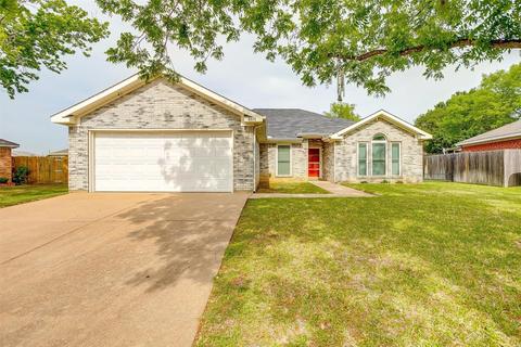 8616 Busch Gardens Dr, Fort Worth, TX 76123