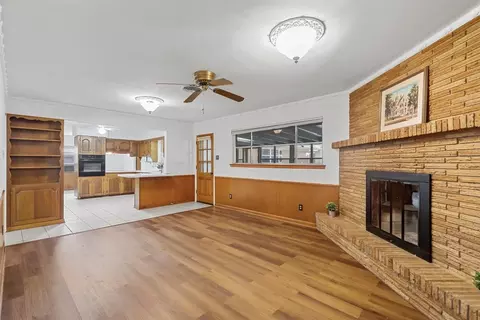 524 Brookview Dr, Hurst, TX 76054