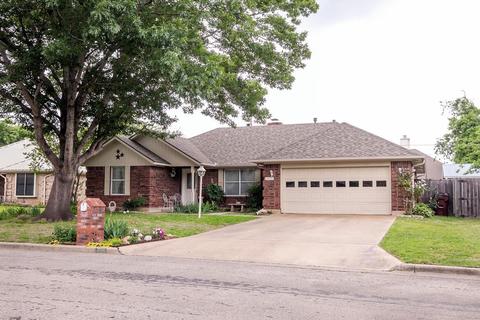 709 Martin St, Bonham, TX 75418