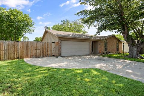 518 Barkridge Trl, Burleson, TX 76028