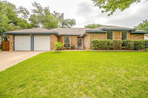 7708 Hunt Dr, North Richland Hills, TX 76182