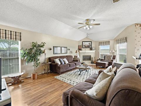 1417 Cade Ct, Mesquite, TX 75149