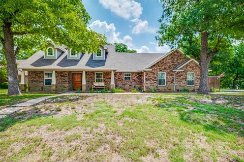1521 Bailey Dr, Azle, TX 76020