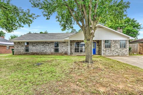 116 Brookshear Dr, Whitesboro, TX 76273