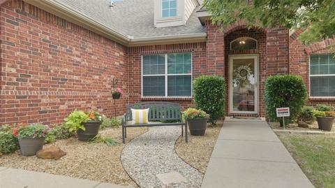 2712 Clubhouse Dr, Denton, TX 76210