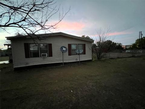 405 Munson Dr, Clyde, TX 79510 photo 5