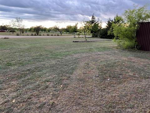 405 Munson Dr, Clyde, TX 79510 photo 2