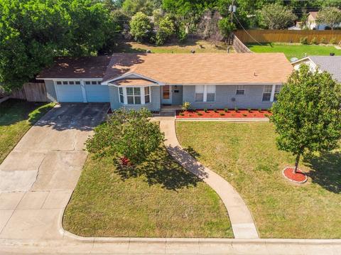 5905 N Hills Dr, North Richland Hills, TX 76117
