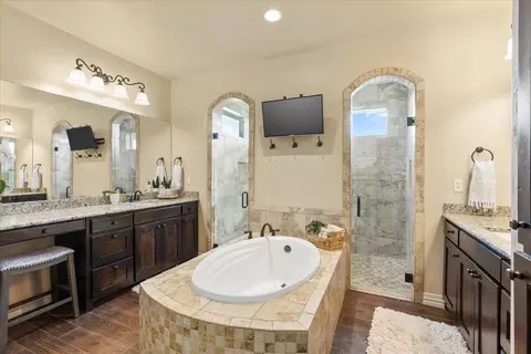 102 Brock Ct, Millsap, TX 76066