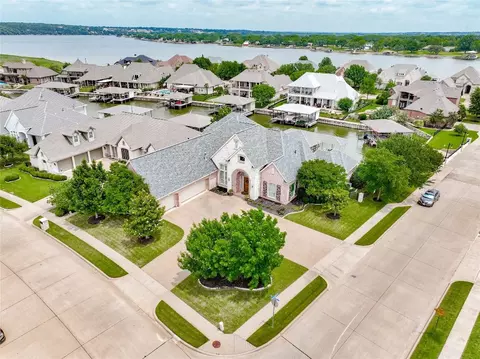 2700 Waters Edge Dr, Granbury, TX 76048