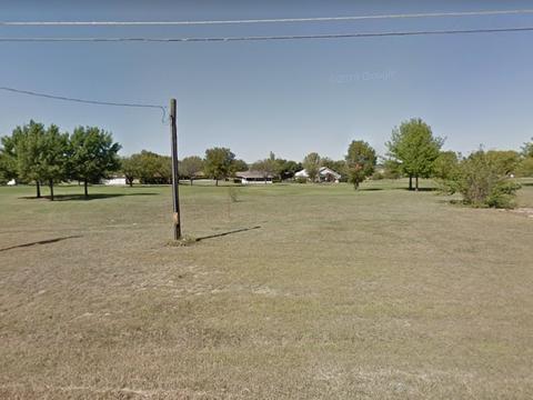 000 Lakeview Dr, Runaway Bay, TX 76426