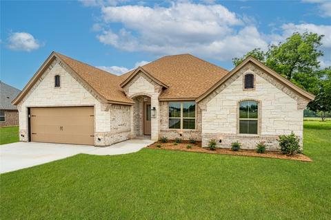 460 Walking Horse Dr, Stephenville, TX 76401
