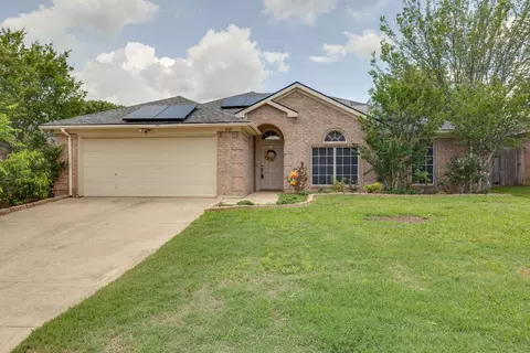 3729 Periwinkle Dr, Fort Worth, TX 76137