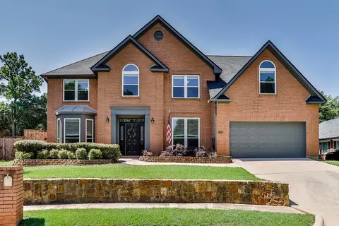 2703 Whitby Ln, Grapevine, TX 76051