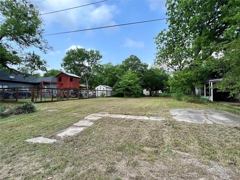 405 S Manson St, Wolfe City, TX 75496