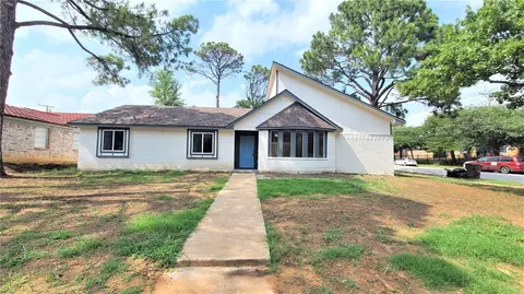 7383 Greenacres Dr, Fort Worth, TX 76112