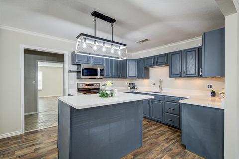200 Hickory St, Chico, TX 76431