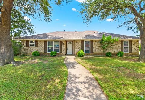 1509 Rocky Point Dr, Lewisville, TX 75077
