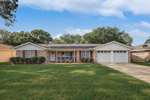 917 Bedford W Ct, Hurst, TX 76053