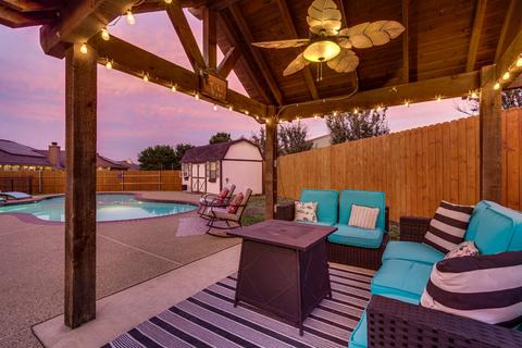324 Hacienda Dr, Waxahachie, TX 75165
