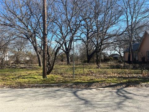 1128 N Commerce St, Gainesville, TX 76240