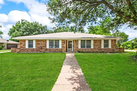 10300 Oak Creek Dr, Greenville, TX 75402