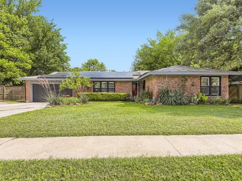 6825 Robinhood Ln, Fort Worth, TX 76112