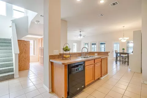 724 Evergreen Ct, Burleson, TX 76028