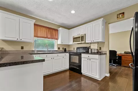 608 Nightshade Dr, Arlington, TX 76018