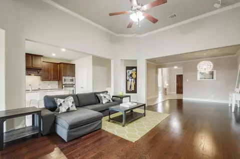 521 Northwood Dr, Oak Point, TX 75068