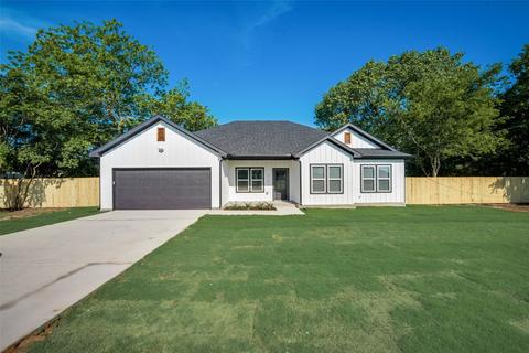 310 N Water St, Savoy, TX 75479