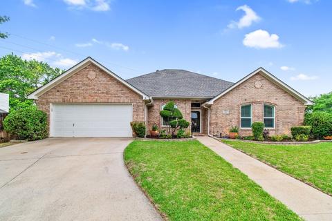 2701 Cedar Springs Ct, Bedford, TX 76021