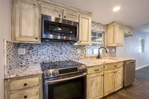 8912 Buttercup Ct, Alvarado, TX 76009