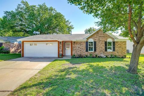 546 Chisholm Rd NW, Burleson, TX 76028