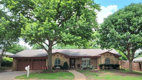 845 San Marcos Ln, Bedford, TX 76021