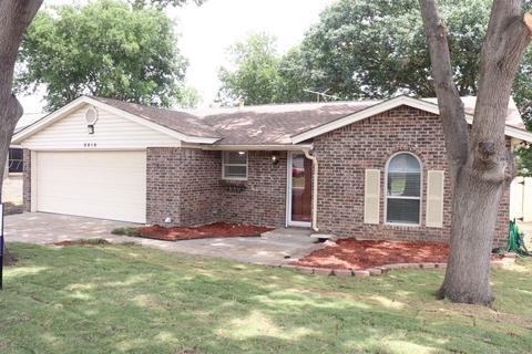 6916 Constitution Dr, Watauga, TX 76148