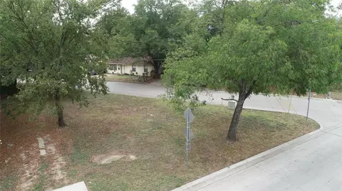 200 N Getzendaner St, Waxahachie, TX 75165