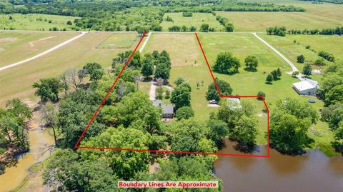 393 Page Rd, Whitesboro, TX 76273