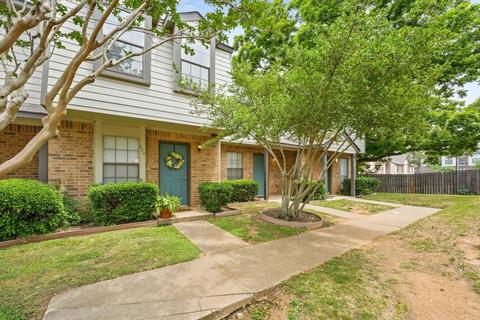620 W Collins St, Denton, TX 76201