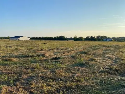 9150 Farm Road 1498, Paris, TX 75462