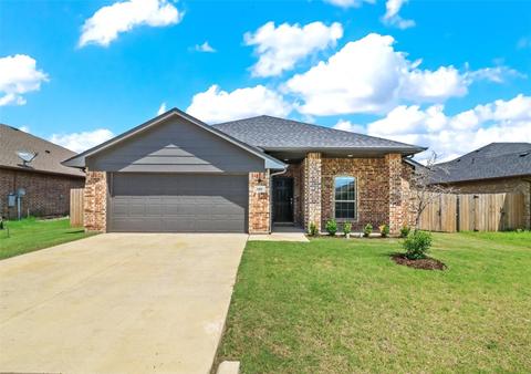 143 Willowbend Loop, Mabank, TX 75147
