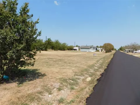 121 N Lewald Ln, Quinlan, TX 75474
